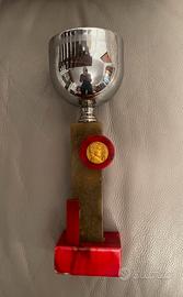 Trofeo sportivo. Dim. 10x10 h 30.