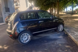 Lancia Ypsilon 1.3 MJT 75 CV Argento