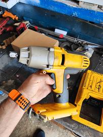 avvitatore ad impulsi DeWalt 
