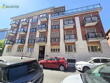 Appartamento di 130 m² con 4 locali e box auto a N