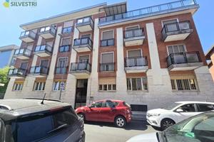 Appartamento di 130 m² con 4 locali e box auto a N
