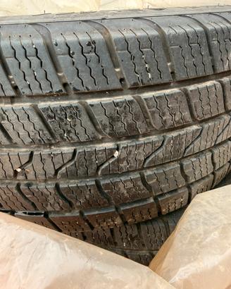 Gomme auto 215/45 r16 nuove al 70 %