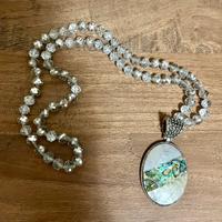 Collana lunga donna ciondolo in vera madreperla