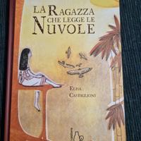 La ragazza che legge le Nuvole 