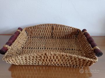 Cestino con manici in legno
