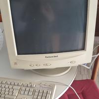 monitor computer con tastiera e cassa
