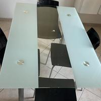 Tavolo in vetro