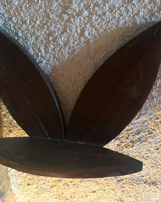 Comodino in legno.