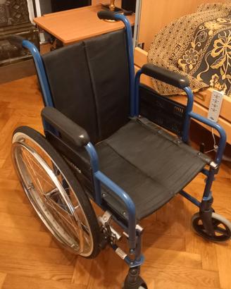 sedia a rotelle pieghevole