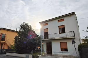 Casa indipendente con magazzino annesso paperino