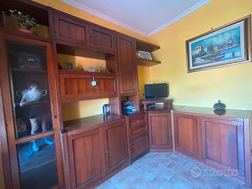 parete attrezzata in legno massello