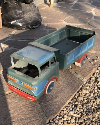 Camioncino in latta