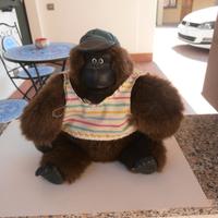 Peluche magilla gorilla con cappello da baseball