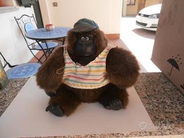 Peluche magilla gorilla con cappello da baseball