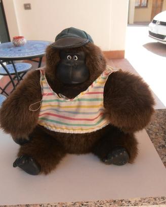 Peluche magilla gorilla con cappello da baseball