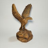 scultura di aquila in legno 
