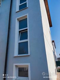 Pittore con piattaforma aerea