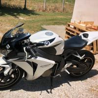 Honda cbr 1000 rr