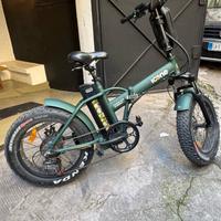 Bicicletta elettrica pieghevole pedalata assistita