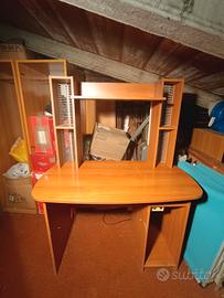 Scrivania in legno porta PC & porta CD