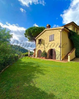 Villa di 27586 m² con più di 5 locali a Riparbella