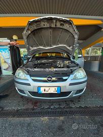macchina Auto Opel Corsa 