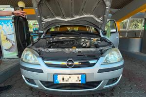 macchina Auto Opel Corsa 
