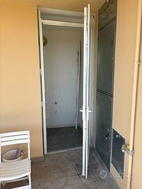 PORTA A VETRI PER ESTERNO PRATICAMENTE NUOVA