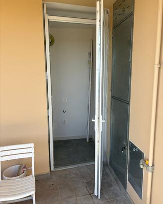PORTA A VETRI PER ESTERNO PRATICAMENTE NUOVA