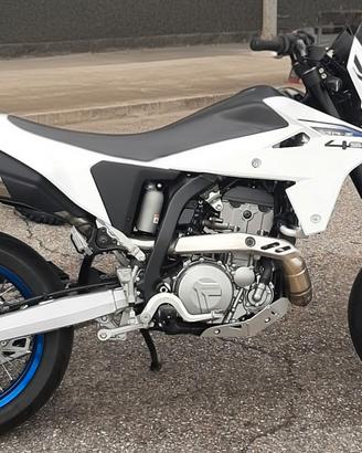 Suzuki DRZ4-SM 