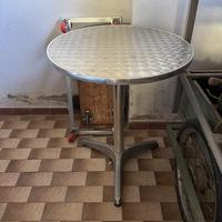 Tavolino in acciaio