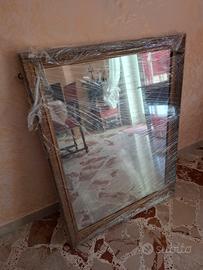 specchio con cornice antica