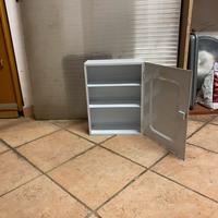 armadietto pronto soccorso in metallo