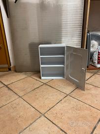 armadietto pronto soccorso in metallo