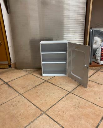 armadietto pronto soccorso in metallo