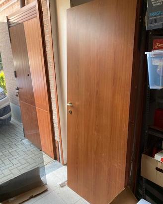 4 porte scorrevoli da interno, con le cornici