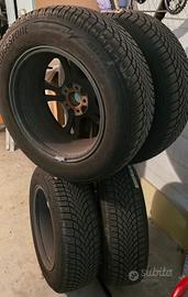 4 pneumatici invernali con cerchi 225 65 R17