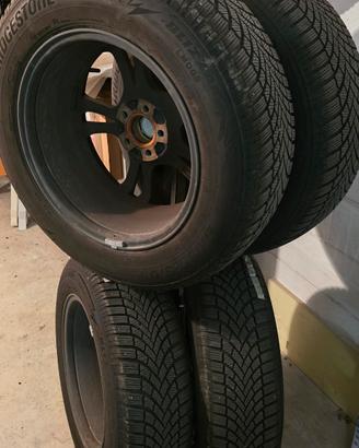 4 pneumatici invernali con cerchi 225 65 R17