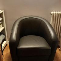 Poltrona in pelle color marrone ciocccolato