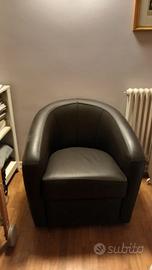 Poltrona in pelle color marrone ciocccolato