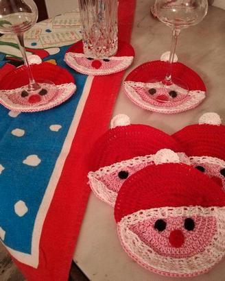 Vari sottobicchieri ad uncinetto a Babbo Natale