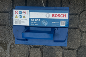 Batteria auto BOSCH   60AH