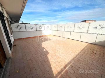 AMPIO APPARTAMENTO DA RISTRUTTURARE CON TERRAZZO