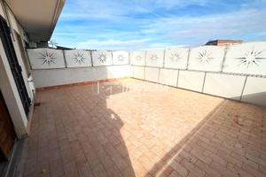 AMPIO APPARTAMENTO DA RISTRUTTURARE CON TERRAZZO