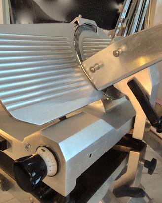 affettatrice professionale O.M.S. TG300