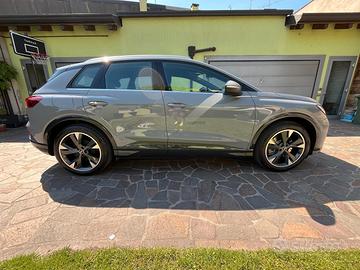 Audi Q4 e-tron 40 Business Advanced