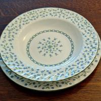 Piatti decorati in porcellana