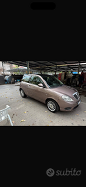 Disponibile lancia y