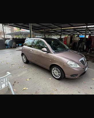 Disponibile lancia y