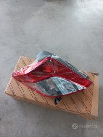 faro post toyota yaris. 